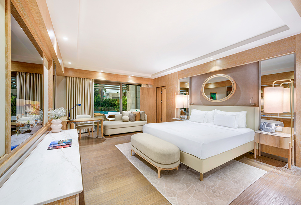Regnumcarya Pearlpoolfamliy French Bedroom 02