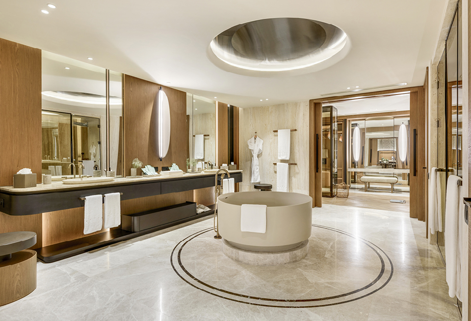 EDIT Regnum The Crown Crown Signature Suite Master Dressign Room 08.Jpg