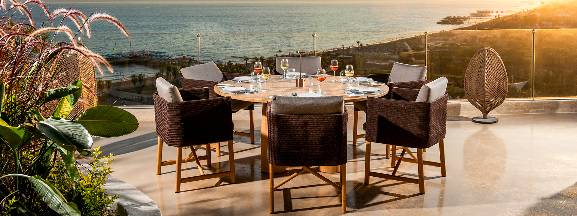 REGNUM THE CROWN NUAGE 01 Banner