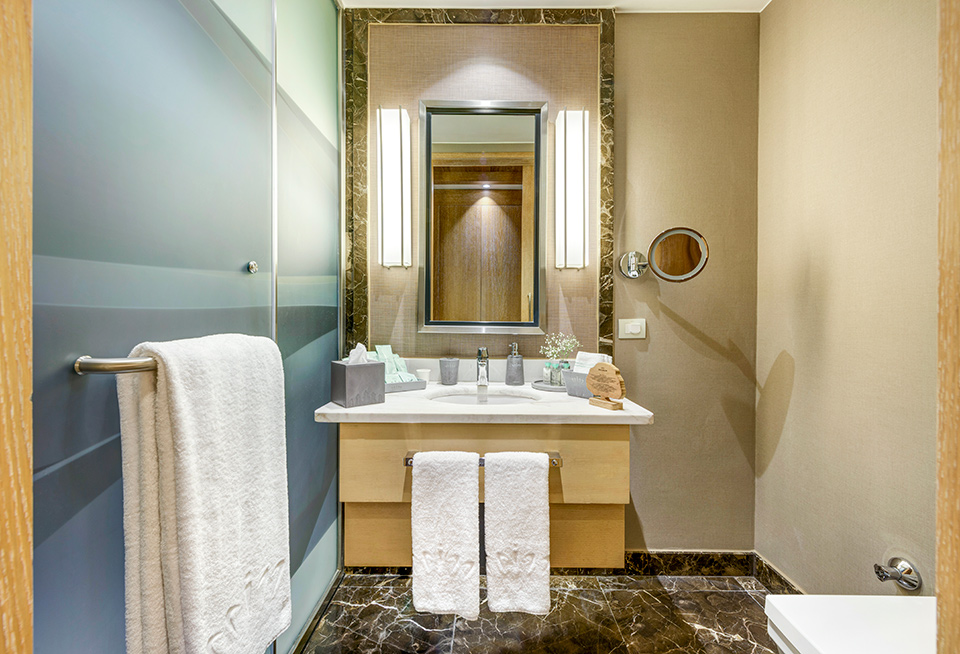 Regnumcarya Jadefamilyroom Twin Bedroom Bathroom 07