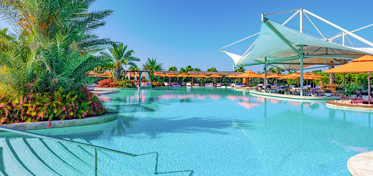 Regnumcarya Adultpool 01 Slider