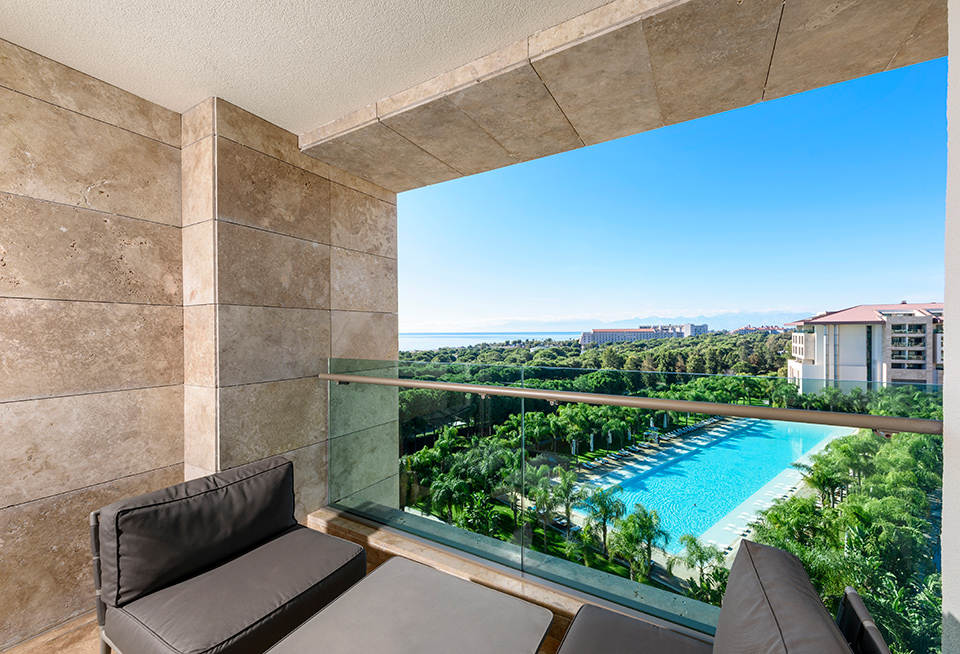 Regnumcarya Jaderoom Partialseaview Balcony 06